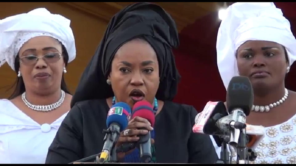 Vidéo/ Le Ministre Ndèye Saly Diop Dieng finance et équipe les femmes du département de Thiès