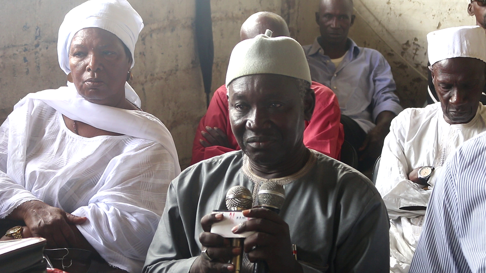 Vidéo/ Après des promesses fermes de paiement, les cheminots déflatés suspendent leur marche de Thiès à Dakar
