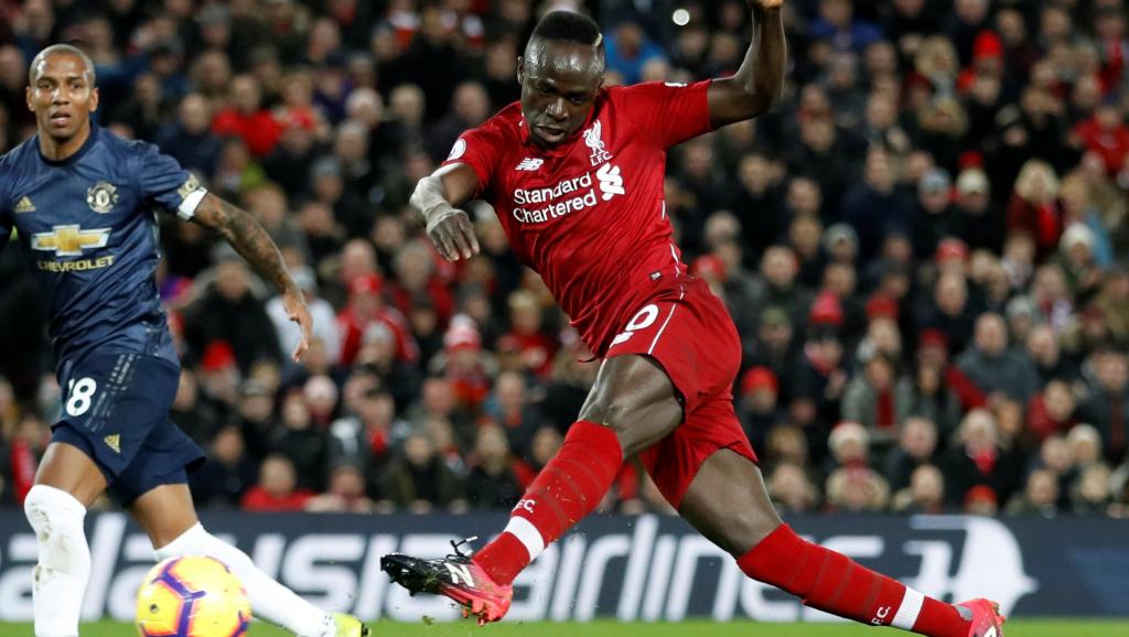 Avec un joli but de Mané, Liverpool garde la tête de la Premier League