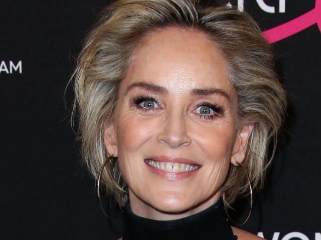 Sharon Stone : à 61 ans, elle pose seins nus pour un spécial sexe !