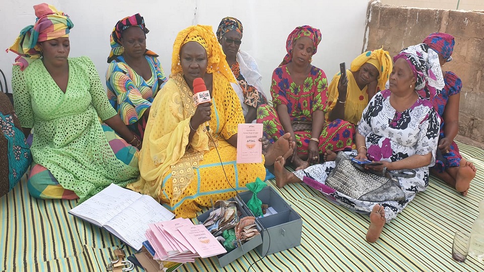 Vidéo/Grâce à la collaboration de Kajoor Jankeen, les 24 membres de l’AFDAL se partagent plus de 1,5 million de Fcfa