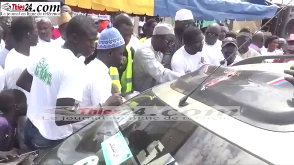 Vidéo/ Tivaouane, « Sopey Al Amine » offre des Bernde aux talibés mourides, en partance pour Touba