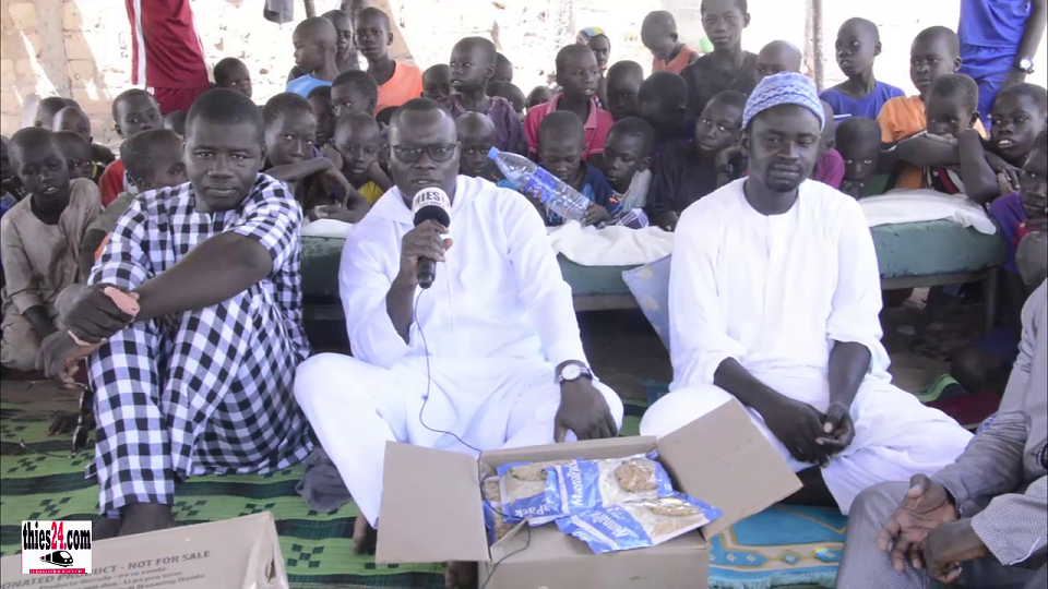 Vidéo/ Remise de dons aux enfants talibés de Ndiéyène Sirakh, par Dr Mbaye Lô Pdt de l’ASDEF, en partenariat avec la fondation Gorgui Sy Dieng,