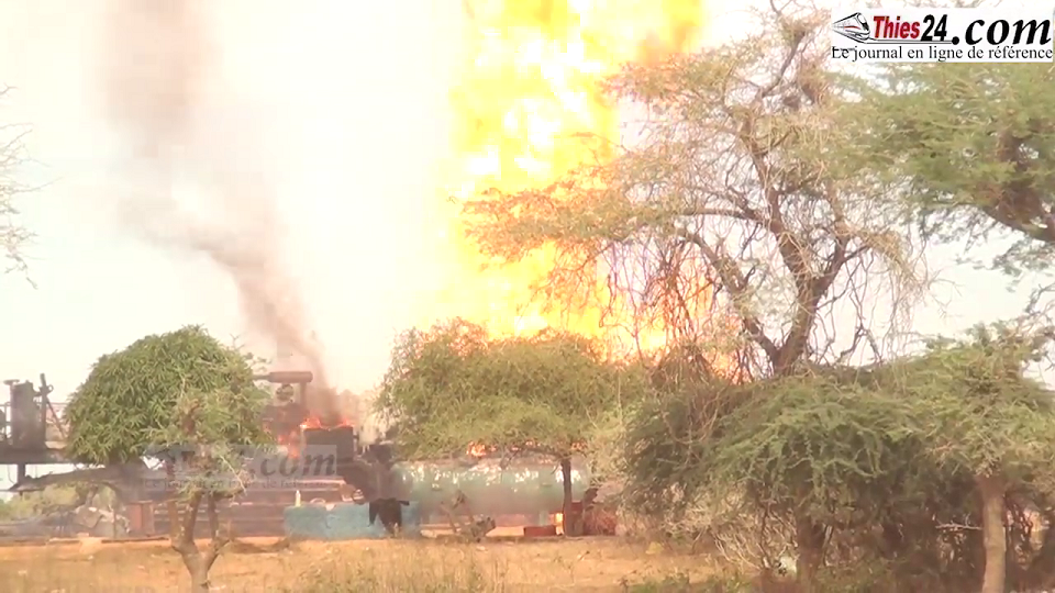 Vidéo/ Un violent incendie ravage le puits de gaz de Ngadiaga, dans la commune de Notto Gouye Diama