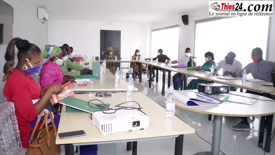 Vidéo/ Session de formation au Système de Vérification des Enfants (SVE), avec Kajoor Jankeen et son partenaire Child Fund