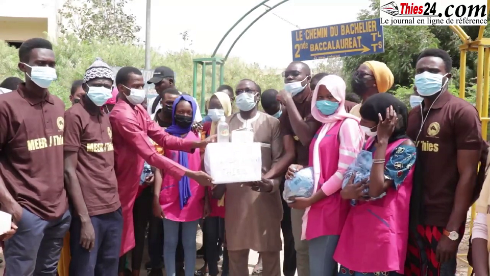 Vidéo/ Lutte contre la COVID-19, le Mouvement des Elèves et Etudiants Républicains (MEER) distribue des kits dans les écoles de Thiès
