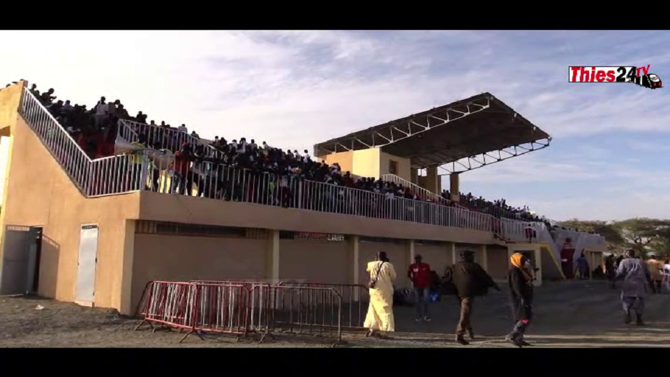 Vidéo/ Une nouvelle tribune, un terrain de basket, le Maire Mbaye Dione offre un bijou à la jeunesse de Ngoundiane