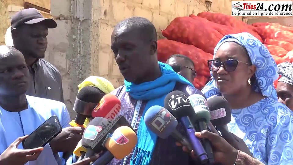 Vidéo/Nattes, exemplaires coran, oignons, pommes de terre, etc., Habib Kane appuie les Thiessois