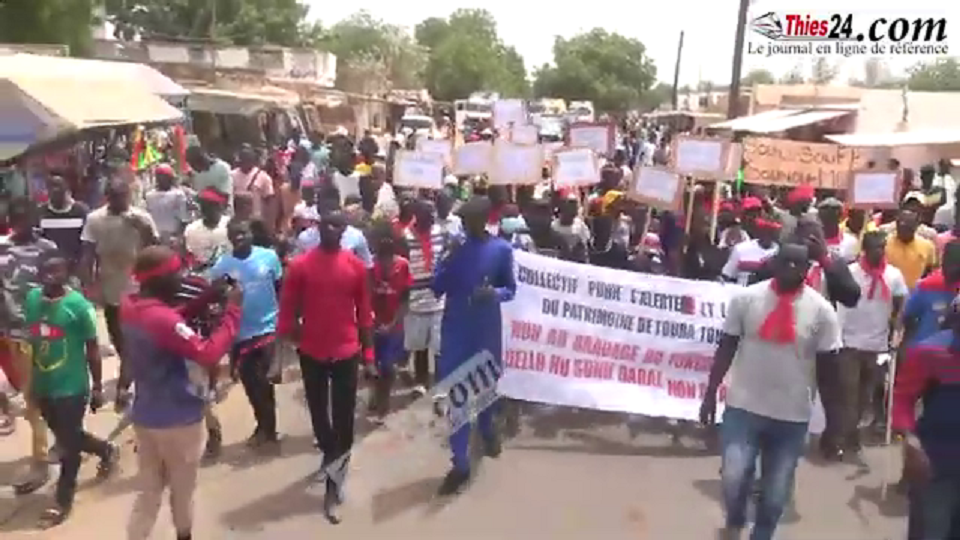 Vidéo/ Polémique autour d’un lotissement, des populations de Touba Toul se révoltent, le Maire apporte la réplique