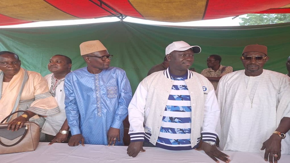 Vidéo/Diagne Sy Mbengue ex Maire Tivaouane « vend » l’image du candidat Amadou Ba à Thilmakha et fait rallier une grosse pointure du PDS