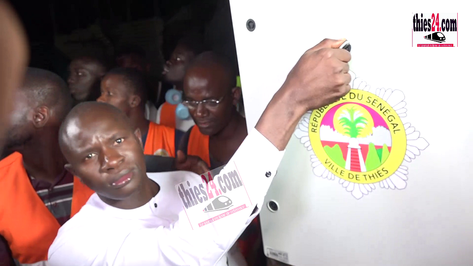 Vidéo/ Modernisation et densification de l’éclairage public à Thiès, Dr Babacar Diop déploie des luminaires en LED