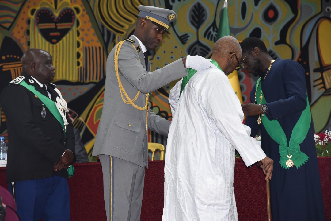 Le Doyen Babacar Ndiaye de l’APS élevé à la dignité de l’Ordre National du Lion par le Président Diomaye Faye