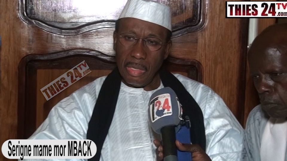 Vidéo/ Serigne Mame Mor Mbacké Ibn Serigne Mourtada a dirigé la prière mortuaire (inhumation père Youssou Ndour)