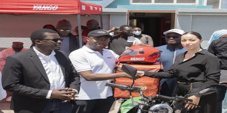 Yango Delivery s’associe à Proxy Emobility pour soutenir l’accès aux motos électriques pour les coursiers de ses partenaires au Sénégal.