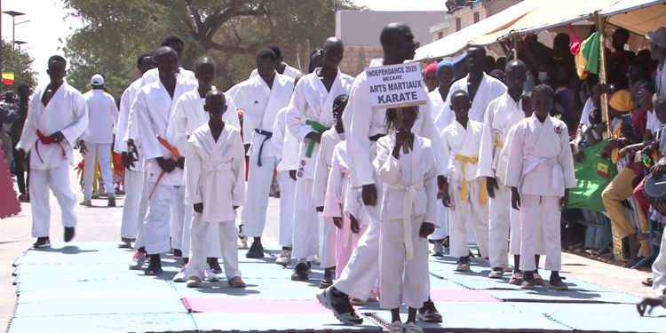 Vidéo/ Défilé du 4 Avril à Mékhé, l&rsquo;incroyable prestation des majorettes et des arts martiaux