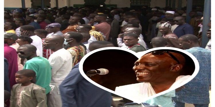 Vidéo/ Une foule immense a accompagné le musicien Adama Seck dit Secka, à sa dernière demeure