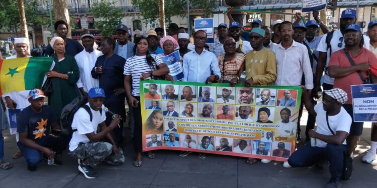 La RV, l’opposition, la société civile et la diaspora, à Paris contre la dérive autoritaire au Sénégal