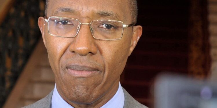 L’ancien PM Abdoul Mbaye met fin à ses activités politiques