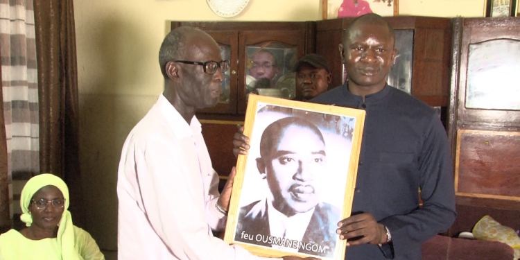 Vidéo/Dr Babacar Diop chez la famille du Regretté Ousmane Ngom ancien Maire de Thiès