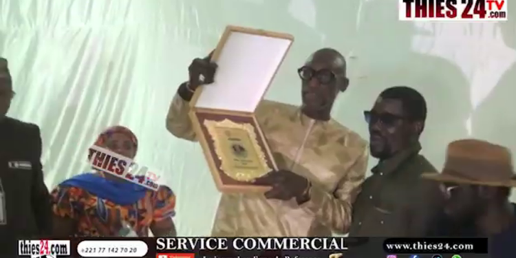 Vidéo/ L&rsquo;artiste comédien Cheikhou Guèye alias SANEKH honoré au Ndadié cinéma à Thiès
