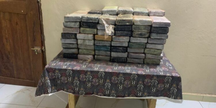 Lutte contre le trafic international de drogue, saisie de 115 kg de cocaïne à Kalifourou