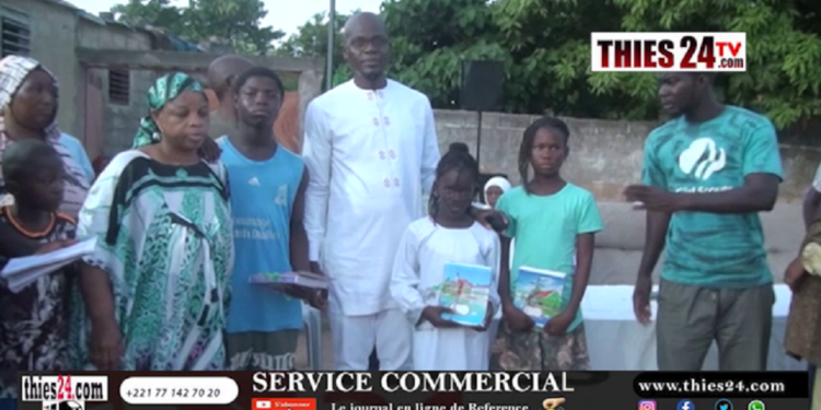 Vidéo/Abdoulaye Bâ PASTEF et ses anciens élèves offrent des kits scolaires aux élèves de Darou Salam