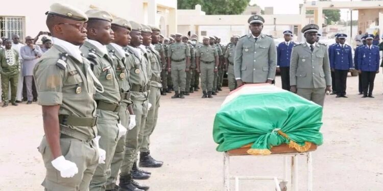 Douanier tué à Thiès : Émotion à la levée du corps, en présence du DG Babacar Mbaye