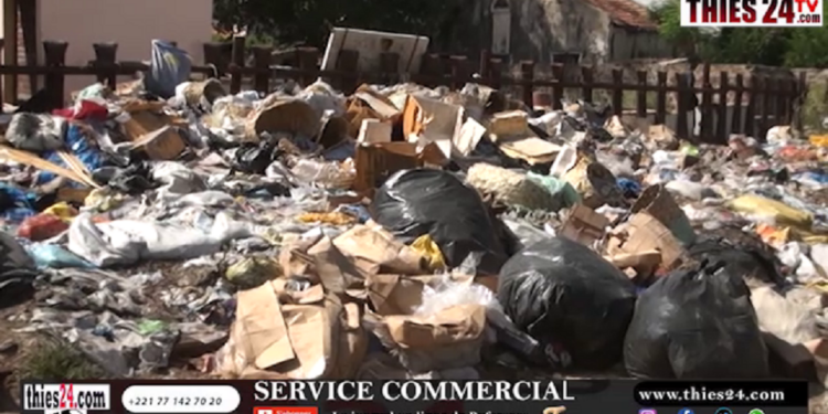 Vidéo/Le marché Darou Salam (Thiès-Ouest) envahi par les ordures, les vendeurs alertent