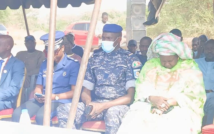 Pose de la première pierre du poste de gendarmerie de Mont-Rolland