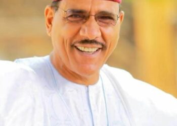 Hommage à Mohamed Bazoum : La Dignité au-delà du Fauteuil (par Talla Sylla)