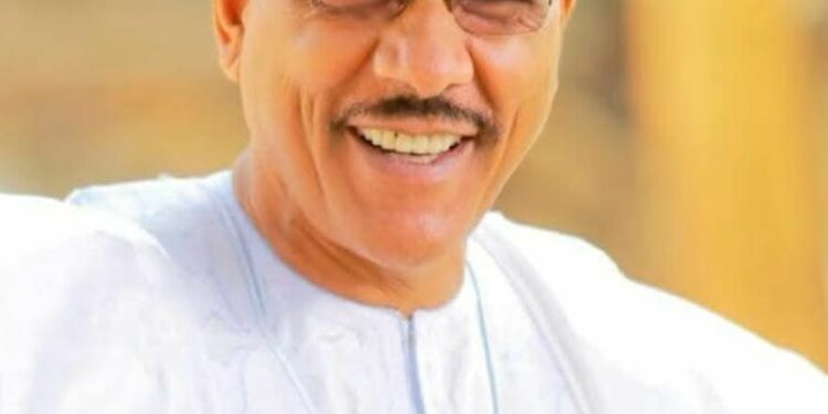 Hommage à Mohamed Bazoum : La Dignité au-delà du Fauteuil (par Talla Sylla)