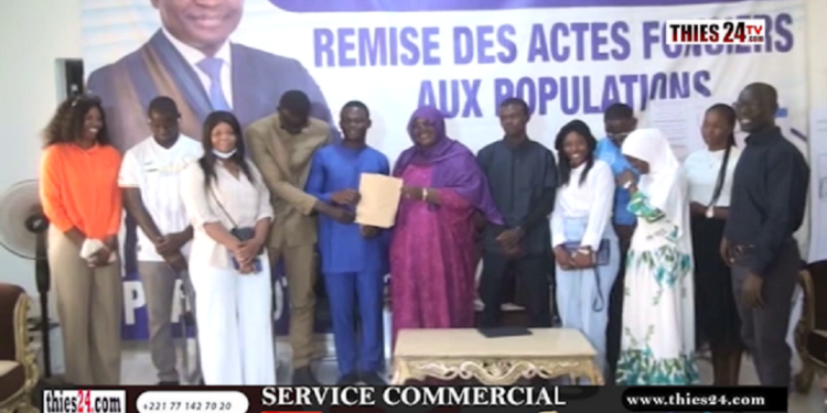Vidéo/ Le Maire Alioune Sarr remet une subvention de 3 millions de Fcfa aux étudiants de sa commune