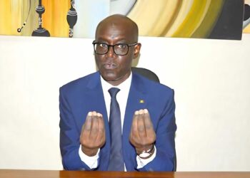 Spectacle politique indécent en lieu et place de “Solutions” (TAS sur la situation politique)