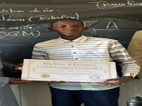 Quand la périphérie dame le pion au centre : le cas de Aba Lô Amar du lycée Mbacké 3 aux olympiades de Mathématiques.