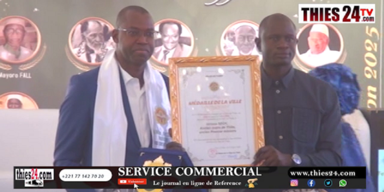 Vidéo/Dr Babacar Diop honore Idrissa Seck et 9 autres personnalités marquantes de Thiès