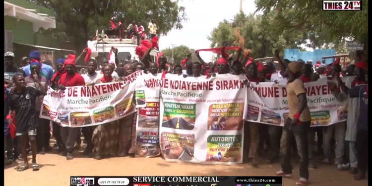 Vidéo/Ndiéyène Sirakh tout rouge, pour réclamer le bitumage de l’axe Khombole-Ndiaganiao