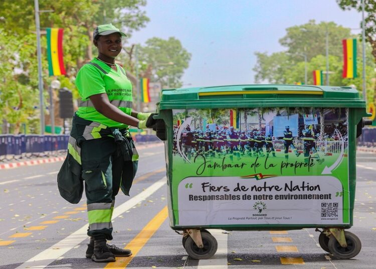 Vidéo/Parade de la SONAGED sur l&rsquo;Avenue de Caen pour placer des bacs à ordures