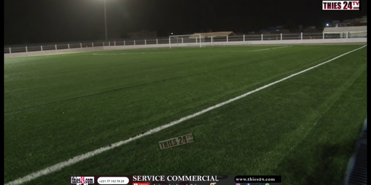 Vidéo/Me Ousmane Diagne offre une pelouse synthétique à la jeunesse ( champ de courses)