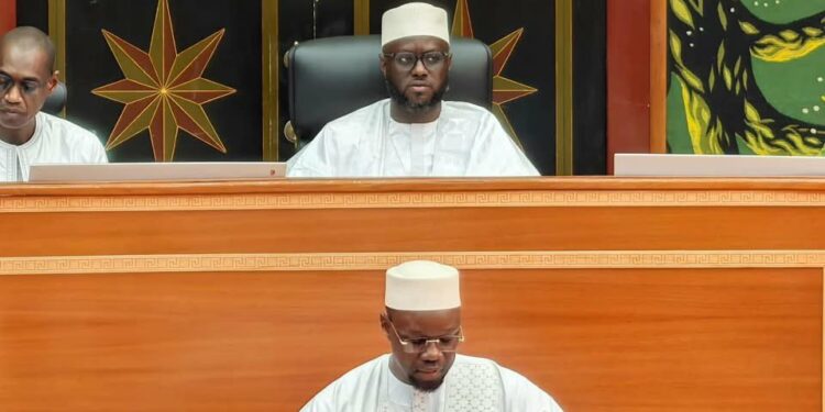 L&rsquo;Assemblée Nationale se penche mardi sur la réintégration de Sonko