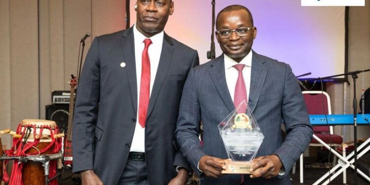 Alioune Sarr reçoit à Bruxelles le « Trophée de la Vision Politique et du Développement Urbain »