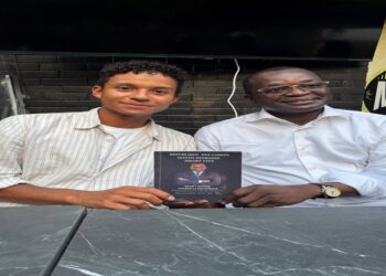 Paris: Alioune Sarr dédicace son livre à Jaafar Jackson et renforce les partenariats internationaux autour de la jeunesse, l&rsquo;éducation, la culture