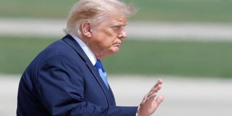 Trump poursuivi en justice pour la vente d&rsquo;un accès prioritaire à ses publications sur Truth Social