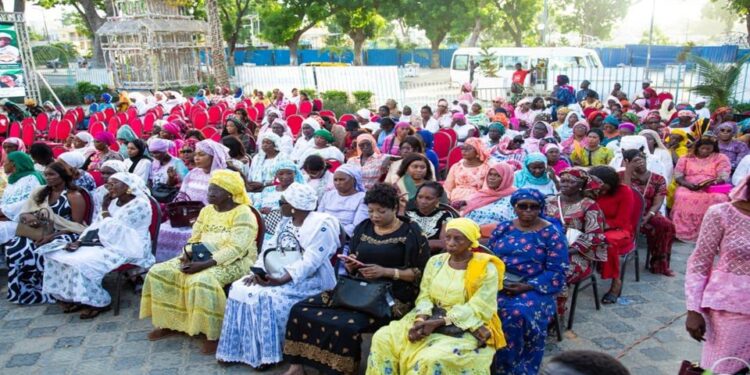 Vidéo/ Remise d’un fonds de 300 millions aux femmes de Thiès ( discours)