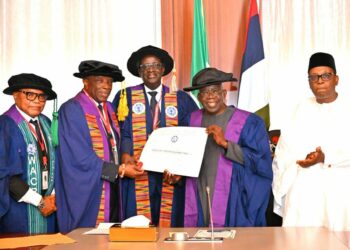 Abuja : Le WACP décerne un diplôme honorifique au Président Tinubu.
