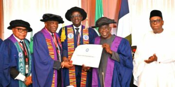 Abuja : Le WACP décerne un diplôme honorifique au Président Tinubu.
