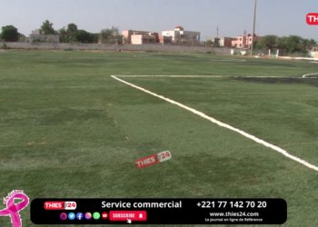 Vidéo/Tivaouane, le Maire Diopsy gâte les sportifs avec une pelouse synthétique et 30 millions aux ASC