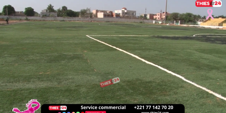 Vidéo/Tivaouane, le Maire Diopsy gâte les sportifs avec une pelouse synthétique et 30 millions aux ASC