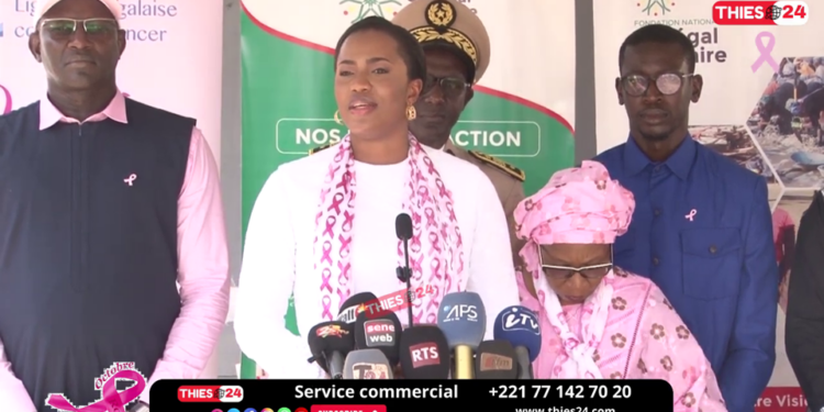Vidéo/La 1ère Dame Absa Faye prend la parole à Khombole (Octobre Rose)